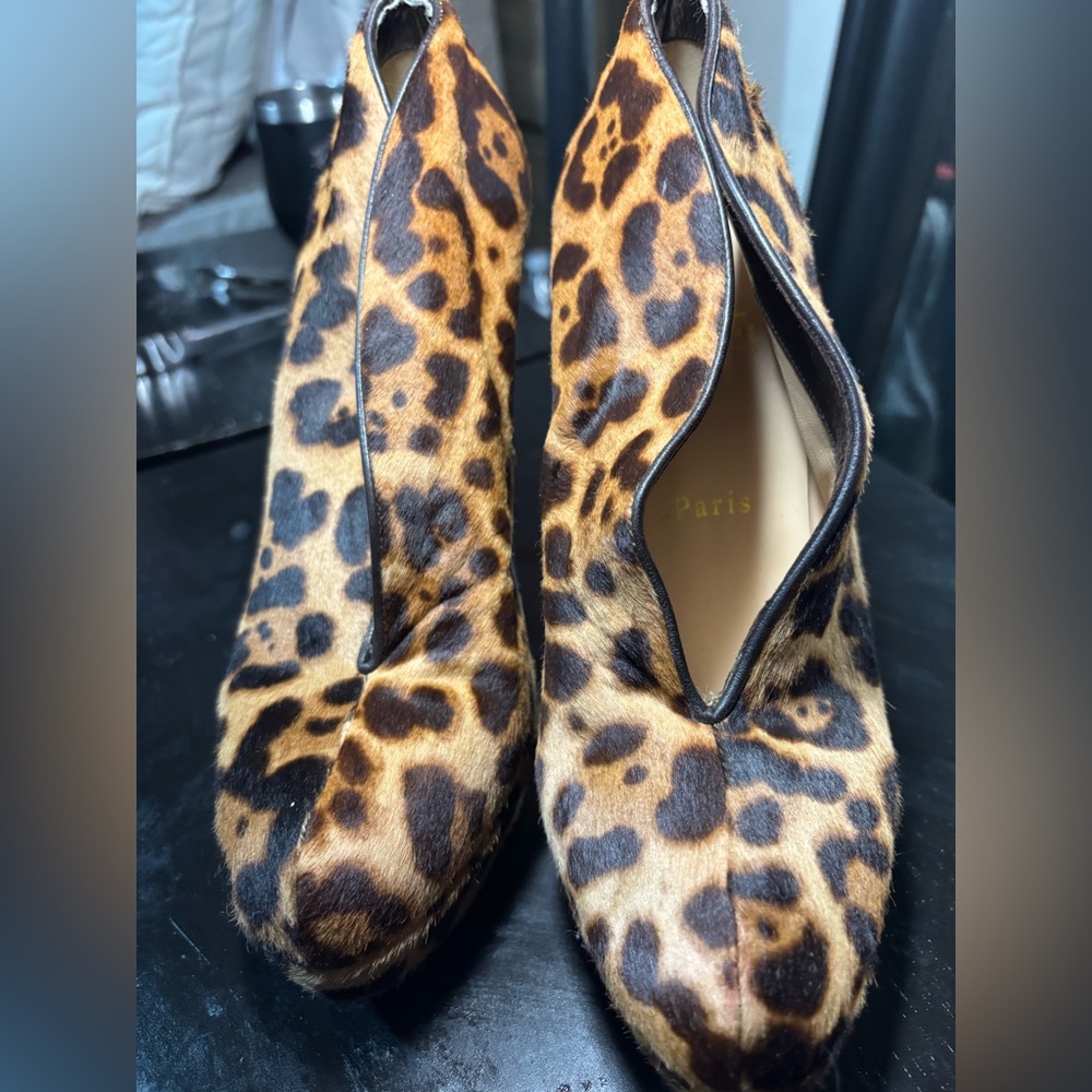 Christian Louboutin Leopard Print Women's Shoes - Picture 11 of 11